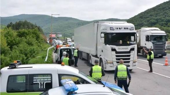 Хванаха в София камионджия с 37 акта, 98 фиша и отнети всички точки