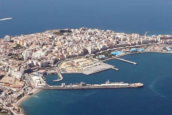 Какво представляват испанските анклави Сеута и Мелиля