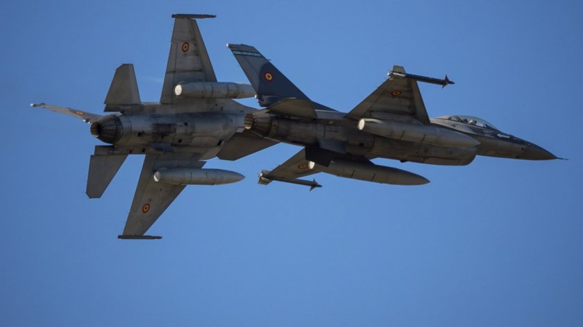 Румъния вдигна два F-16 заради въздушни цели край украинската граница