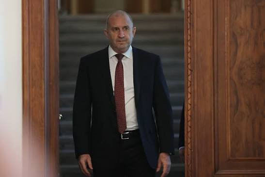 Радев: Няма заплаха за България заради самолетите в &bdquo;Безмер&ldquo;