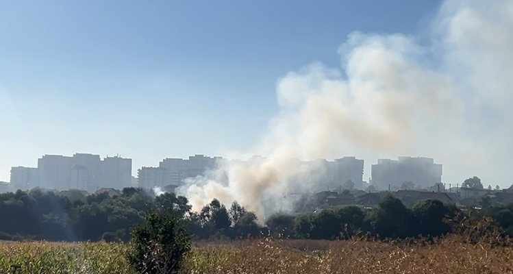 Пожар в нерегламентирано сметище край &bdquo;Филиповци&ldquo; задими София