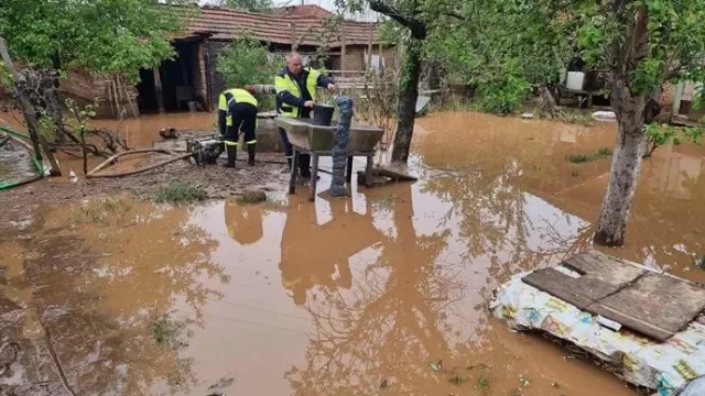 бедствено положение струмяни евакуираха души порой видео