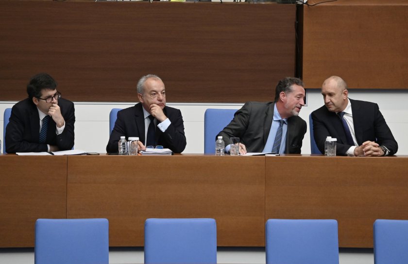 тролове медийни олигарси скандал парламента вицепремиера иво христов