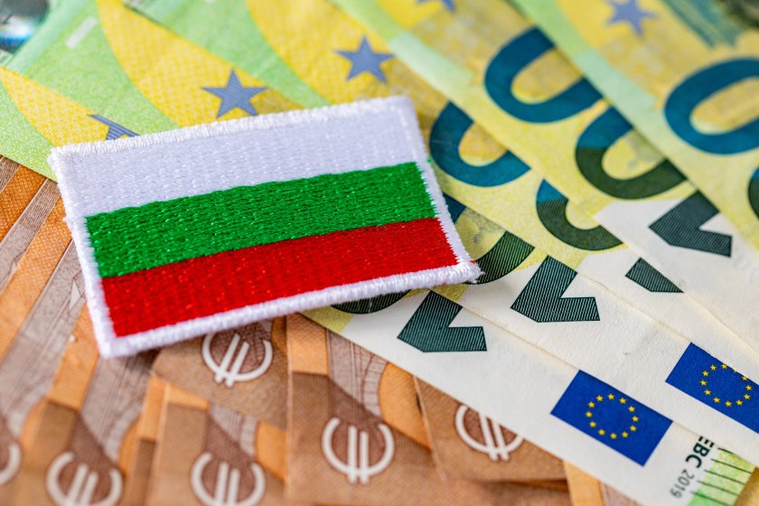 работните места намаляват заплатите скачат данни икономиката нас