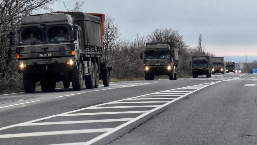 Френски военни и техника се придвижват по пътищата в България