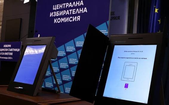 Подготовката на машините за гласуване върви по график
