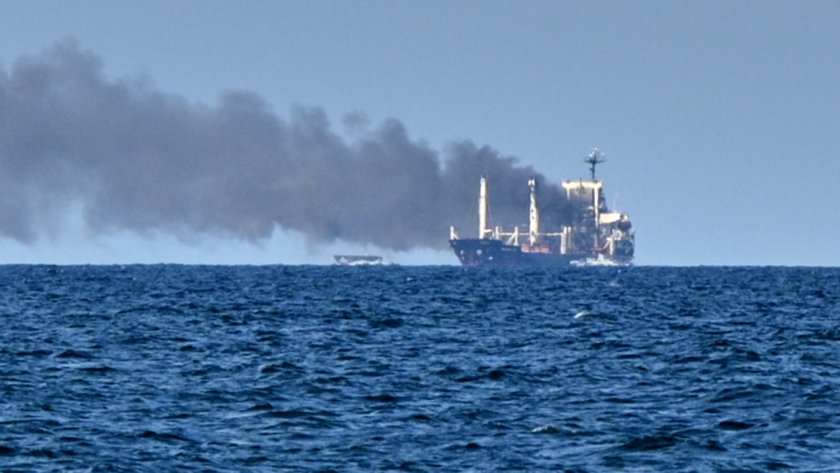 Дрон удари търговски кораб в Черно море край Констанца, има загинал и изчезнали моряци
