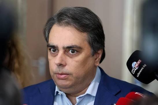 Асен Василев призова Румен Радев да обясни решението за бюджета и да обяви новата &bdquo;сглобка&ldquo;
