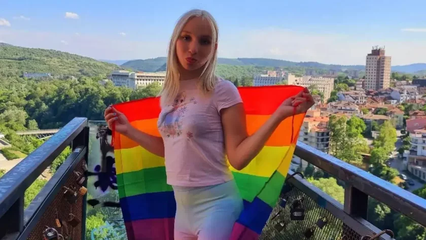 без срам емили тротинетката пусна чисто гола снимка