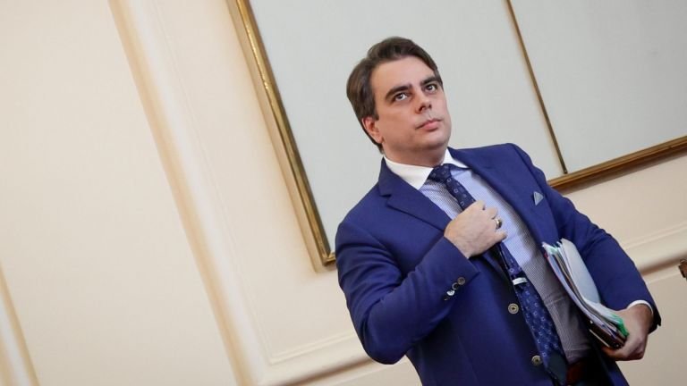 асен василев вдигна тройно таксите хазарта