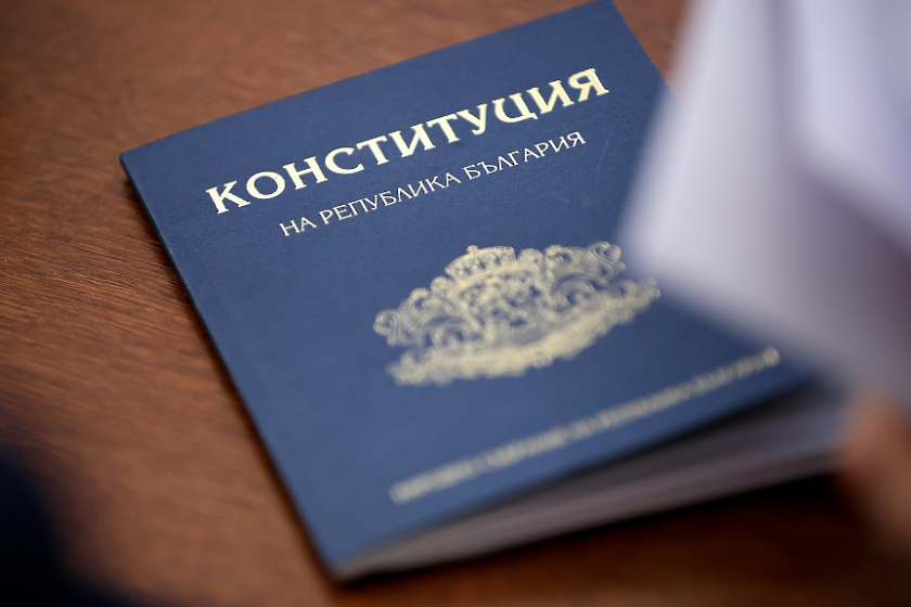 трето четене парламентът прие промените конституцията