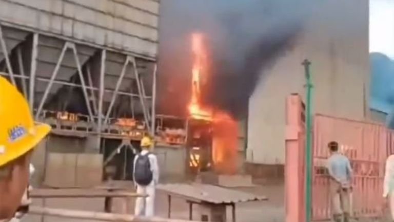 загинали експлозия индонезийски завод