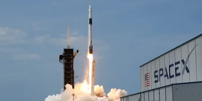 spacex отложи изстрелването ракетата falcon heavy