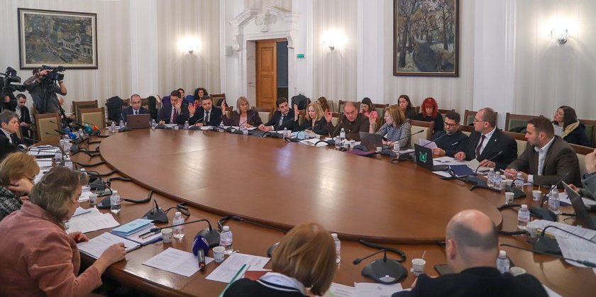 комисията конституционни въпроси реши главният прокурор годишен мандат