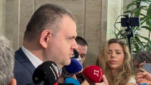 пеевски възраждане терористи мъже плюнки видео