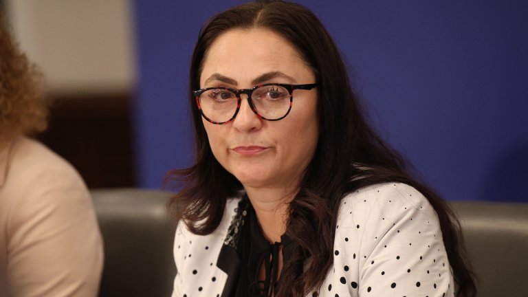 зам министър труда социалната политика подаде оставка