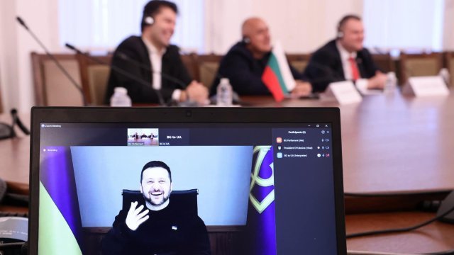 володимир зеленски благодари бойко борисов делян пеевски кирил петков