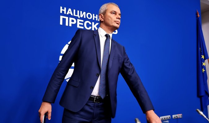 кого предлагат възраждане конституционен съдия