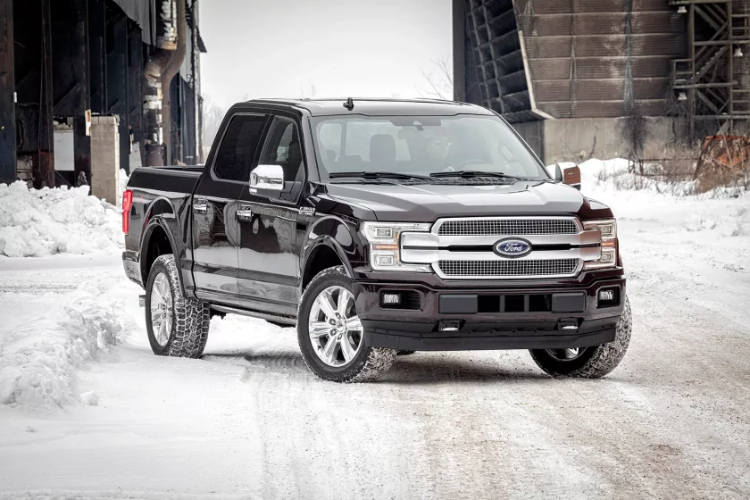 ford изтеглят близо 113 хиляди пикапа 150 заради риск преобръщане пътя