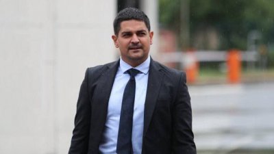 &ldquo;АФЕРА&rdquo;: Радостин Василев открадна &ldquo;МЕЧ&rdquo;!