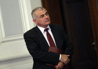 Скандал! Служебен министър на Радев е плащал десетки хиляди левове за адвокати, медии и външни услуги, въпреки че е разполагал със стотици държавни служители за тези дейности