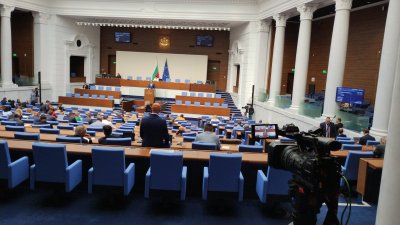 Депутатите и правителството изненадващо се загрижиха за здравето на гражданите и внесоха пет законопроекта