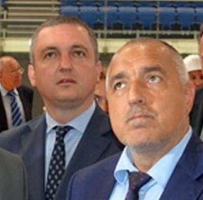 Кметът на Варна Портних сложи 153 знака на 1350 метрова отсечка