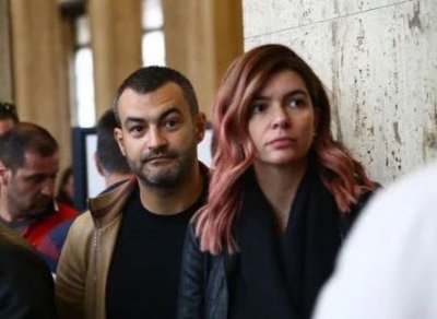 Синът на Божков Антон и снаха му Ива Софиянска също дойдоха да го подкрепят в съдебната палата