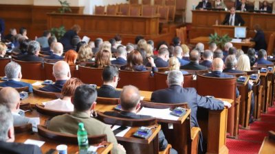 Вижте кои са депутатите, които най-много кръшкат от работа
