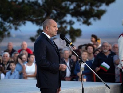 Румен Радев: Нека с делата си отстояваме свободата, честта и името на нашия народ!