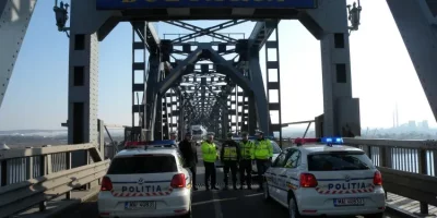 Метална част от &bdquo;Дунав мост&rdquo; се откъсна и обърна тир
