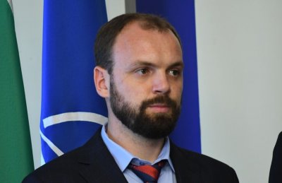 Тагарев прие оставката на Мустафа Емин