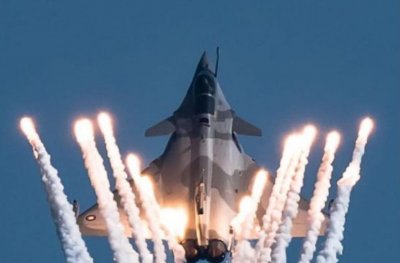 Руснаците са поразили с високоточно оръжие летище край Киев