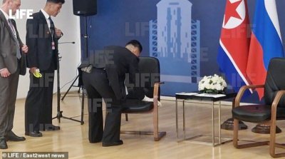 Гардовете на Ким Чен-ун видяха в един стол основна опасност за лидера им (ВИДЕО)