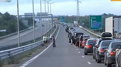 Двукилометрова колона задръсти ГКПП &ldquo;Кулата&rdquo;