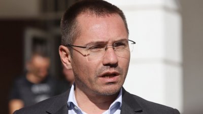 Интригантът Ангел Джамбазки насъсквал феновете на Левски срещу Паметника на Съветската армия