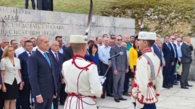 Президентът: Българите очакват отговори каква е ролята на Алексей Петров в стъкмяването на коалицията