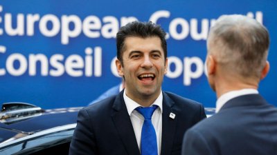 Кирил Петков се опитва да си припише бъдещи успехи по Шенген, самохвали се във Фейсбук