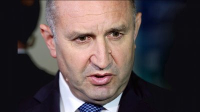 Радев: Да се разберат срещу посолството ли тръгват
