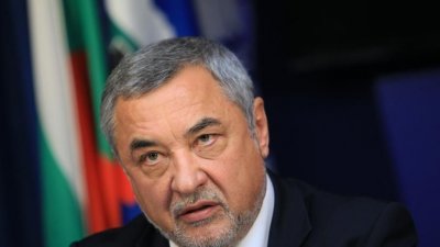 Валери Симеонов предизвика катастрофа, възрастен мъж пострада (СНИМКИ)