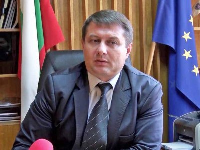 Синът на шефа на полицията в Харманли прибра общински имоти за 35 години напред