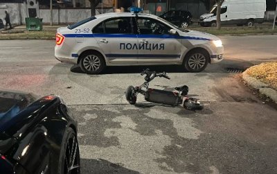 Полицай блъсна с колата си водач на тротинетка в Казанлък