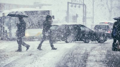 Оранжев код за силен снеговалеж за 14 области