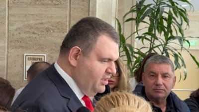 Пеевски отказа да коментира темата за регулаторите. За него тя е затворена тема (ВИДЕО)