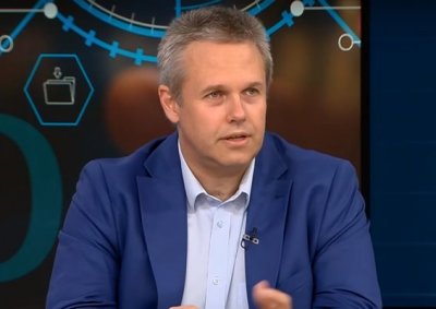 Заплашваният от Кирил Петков министър все още е с охрана