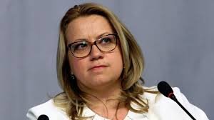 Деница Златева е обобщен образ на начина, по който се източват държавни дружества