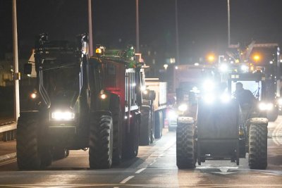Британски фермери заплашват с още блокади