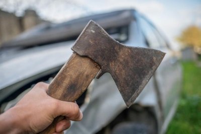 ЖЕСТОКО УБИЙСТВО! Възрастен мъж бе убит с брадва посред бял ден