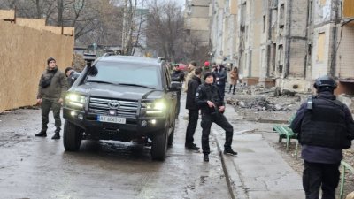 Силни взривове в Киев, българската делегация е в бомбоубежище