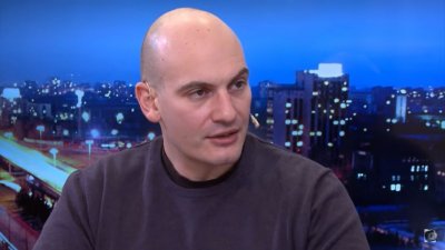 Димитър Стоянов от "BIRD": Борислав Сарафов разпъва чадър над Пепи Еврото
